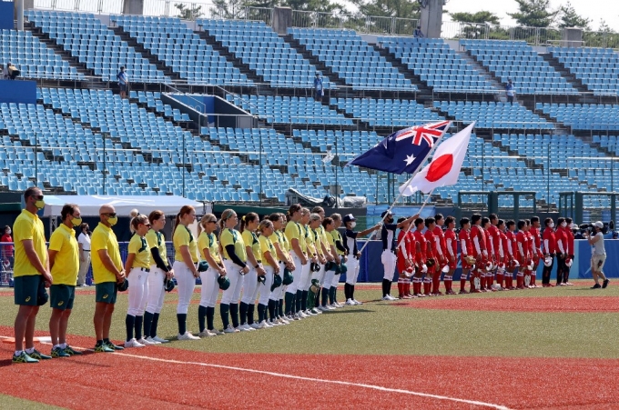 21일 일본 후쿠시마 아즈마 스타디움에서 여자 소프트볼 일본-호주전으로 도쿄올림픽 첫 경기가 시작됐다. /사진=AFP