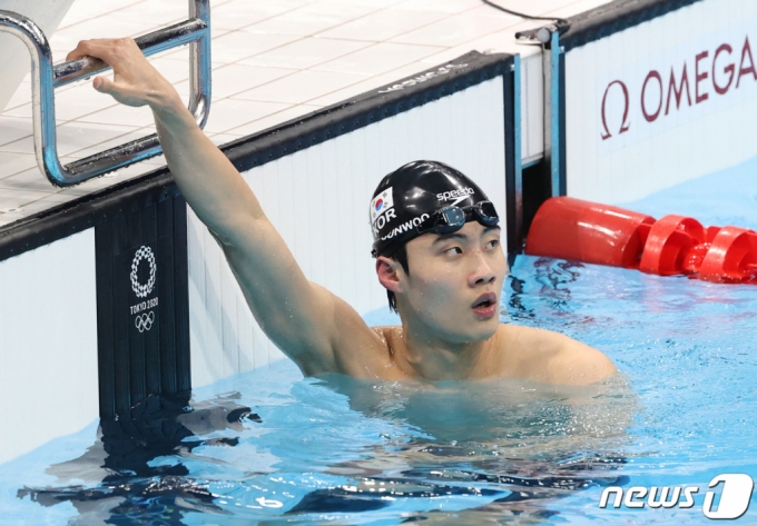 수영선수 황선우는 남자 수영 100m 자유형 준결승에서 3위로 골라인에 들어와 100m 자유형 47초 56으로 한국, 아시아 신기록을 갱신했다/사진=뉴스1  