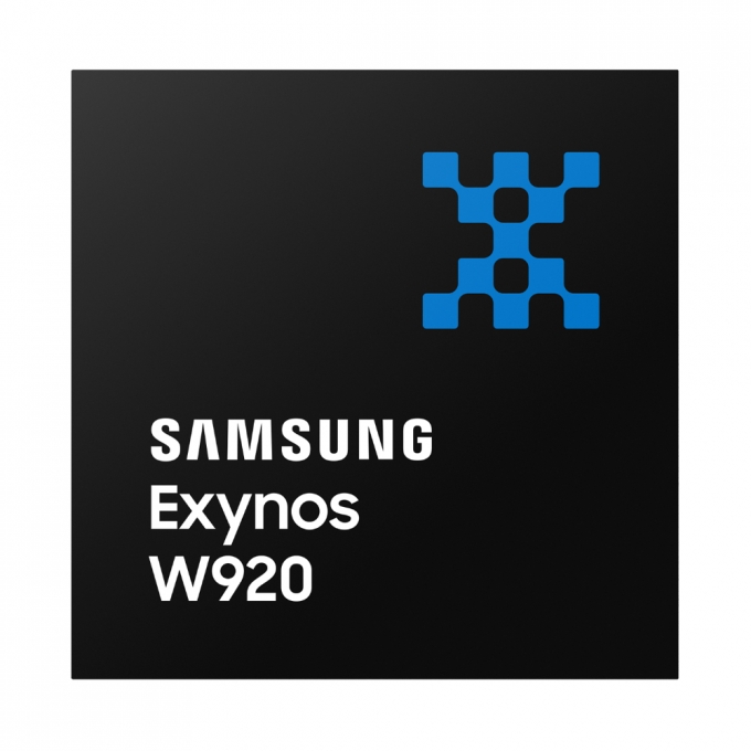 삼성전자가 업계 최초로 5나노 EUV 공정으로 제조한 웨어러블 기기용 프로세서 엑시노스 W920을 10일 내놨다/사진=삼성전자 제공