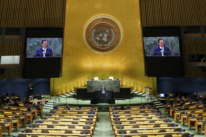 [뉴욕=뉴시스] 김진아 기자 = 문재인 대통령이 20일(현지시간) 미국 뉴욕 유엔본부 총회장에서 열린 제2차 SDG Moment(지속가능발전목표 고위급회의) 개회식에서 연설하고 있다. 2021.09.20.