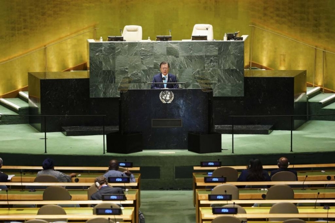 [뉴욕=뉴시스] 김진아 기자 = 문재인 대통령이 20일(현지시간) 미국 뉴욕 유엔본부 총회장에서 열린 제2차 SDG Moment(지속가능발전목표 고위급회의) 개회식에서 연설하고 있다. 2021.09.20.