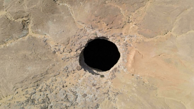  오만 국적의 동굴 탐사팀이 최근 '지옥의 우물'이라고 불리는 예멘의 한 동굴 내부를 최초로 탐사했다. /사진제공=AFP/뉴스1