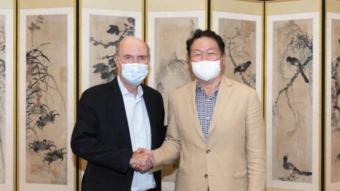 최태원 SK 회장(오른쪽)과 앤드류 J 마시 플러그파워 CEO /사진=SK