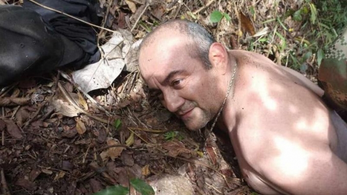 세계에서 가장 위험한 마약밀매범인 다이로 안토니오 우스가 23(현지시간) 콜롬비아 특수부대원들에게 체포될 당시의 모습. /사진=영국 BBC 방송 갈무리