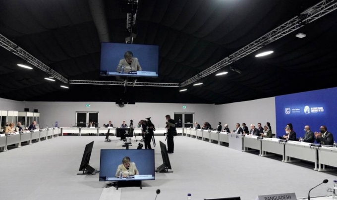 [글래스고=뉴시스] 김진아 기자 = 문재인 대통령이 1일(현지시간) 영국 글래스고 SEC에서 열린 제26차 유엔 기후변화협약 당사국총회(COP26) 의장국 프로그램 행동과 연대에 참석한 가운데 앙겔라 메르켈 독일 총리가 발언하고 있다. 2021.11.02.