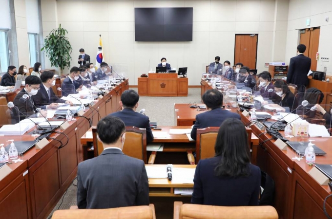 이달 19일 서울 여의도 국회에서 국회 기획재정위원회 조세소위 회의가 열리고 있다. / 사진제공=뉴시스