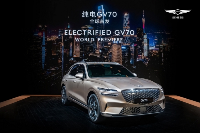 제네시스는 지난달 19일 중국 광저우 모터쇼에서 GV70 전동화 모델을 세계 최초로 공개했다. 중국 시장을 본격 공략하겠다는 움직임으로 보인다. /사진제공=현대차그룹.
