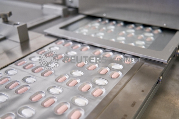 Paxlovid, a Pfizer's coronavirus disease (COVID-19) pill, is seen manufactured in Ascoli, Italy, in this undated handout photo obtained by Reuters on November 16, 2021. Pfizer/Handout via REUTERS NO RESALES. NO ARCHIVES. THIS IMAGE HAS BEEN SUPPLIED BY A THIRD PARTY.