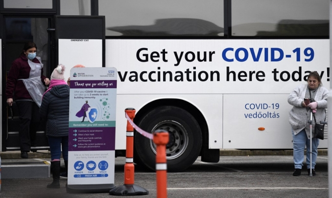 영국의 코로나19 백신 접종 버스/사진=AFP