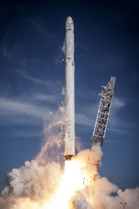 스페이스X의 화물운송 로켓 ‘펠컨9’/사진=스페이스X