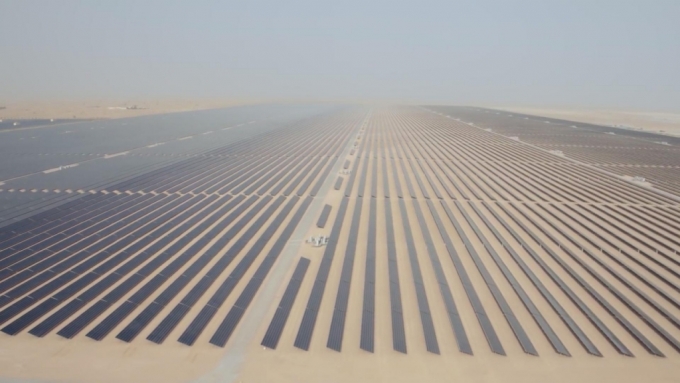 MBRM 솔라파크에 설치된 태양광 패널들./DEWA 유튜브 이미지 캡쳐