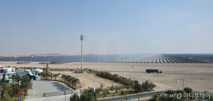 MBRM 솔라파크에 설치된 태양광 패널들/두바이(UAE)=민동훈 기자