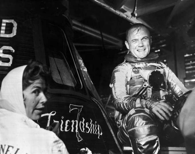 미국의 우주비행사 존 글렌이 프렌드십 7호에서 임무 수행을 앞두고 있는 모습. / 사진=미국항공우주국