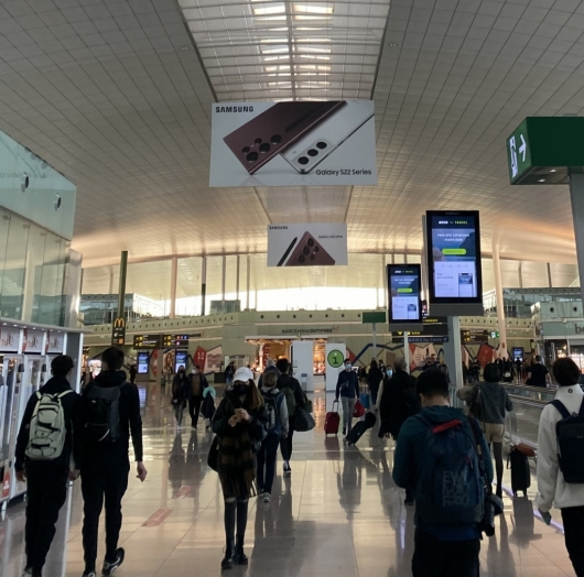 바르셀로나 엘프라트 공항에서 광고 중인 삼성전자 갤럭시S22 시리즈. /사진제공=삼성전자 