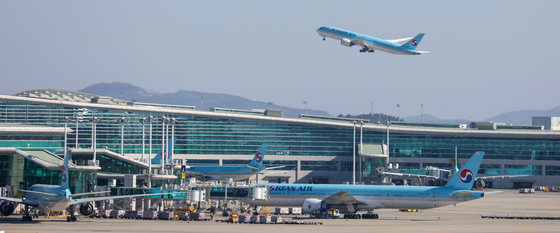 6일 인천국제공항 계류장에 대한항공 여객기가 이륙하고 있다. 2022.3.6./사진=뉴스1  