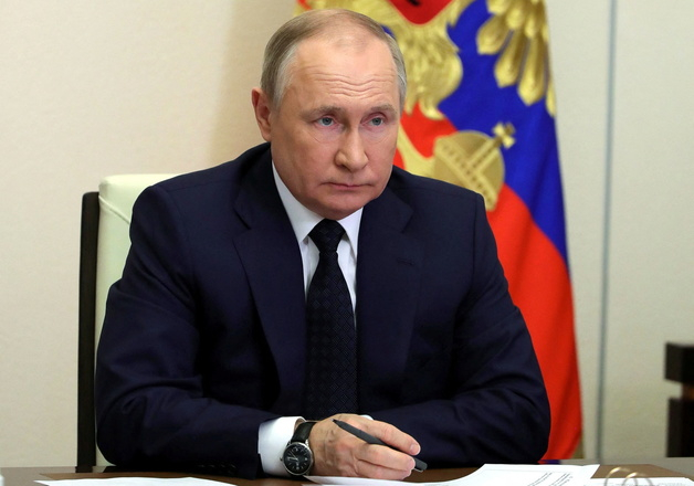  블라디미르 푸틴 러시아 대통령이 23일(현지시간) 모스크바 외곽의 노보 오가르요보 관저에서 화상 각료회의에 참석해 "유럽 등 비우호국에 대한 가스공급 대금을 루블화로만 결제받겠다" 고 밝히고 있다.  (C) 로이터=뉴스1  