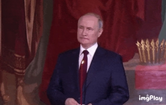 지난 23일 모스크바에서 열린 부활절 미사에 참석한 블라디미르 푸틴 러시아 대통령이 입술을 씹고 있다./사진=트위터 Igor Sushko=러시아투데이(RT) 중계화면