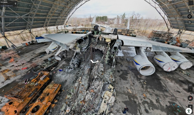  호스토멜 공항에 파괴된 채 서 있는 '세계 최대 수송기' 안토노프 AN-225 므리야 /사진=가상 전쟁 기억 박물관 갈무리 (https://kyivregiontours.gov.ua/en/war) 