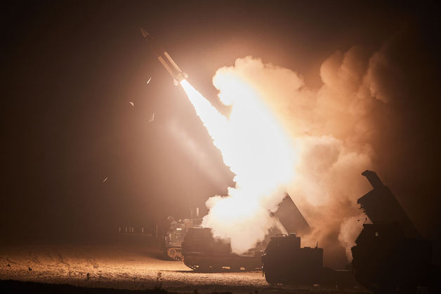 한미 양국 군이 북한의 단거리탄도미사일 8발 발사 무력도발 대응 차원으로 6일 지대지미사일 에이태큼스(ATACMS) 8발을 동해상으로 쐈다. (합동참모본부 제공) 2022.6.6/뉴스1 