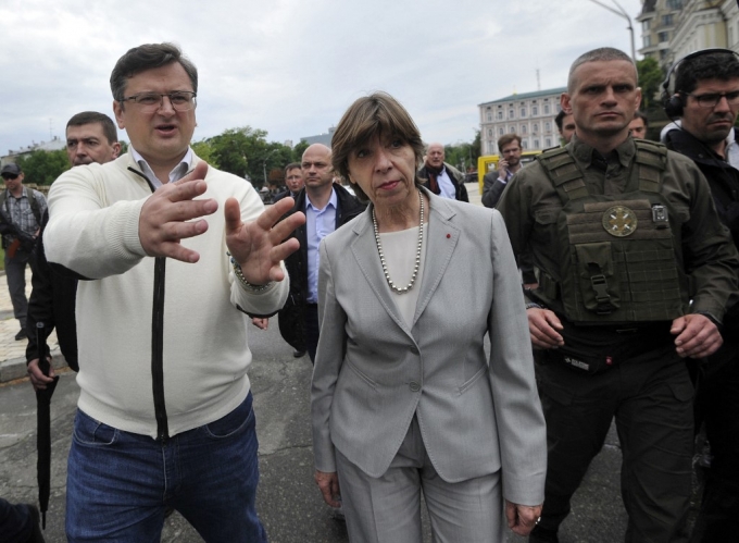 드미트로 쿨레바(왼쪽) 우크라이나 외교장관 /AFPBBNews=뉴스1