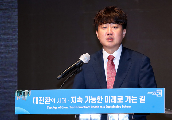 이준석 국민의힘 대표가 22일 서울 중구 롯데호텔에서 열린 '2022 경향포럼'에서 축사를 하고 있다. /사진=뉴스1