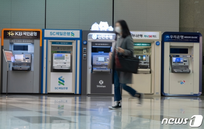 서울 시내의 시중은행 ATM기기의 모습/사진=뉴 스1