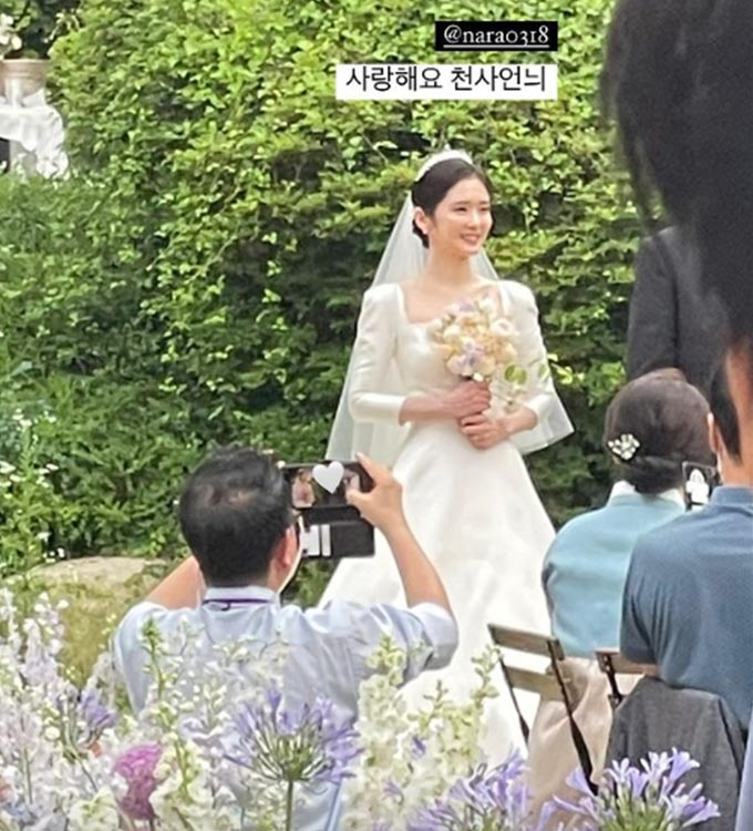 지난 26일 결혼식을 올린 가수 겸 배우 장나라./사진=이청아 인스타그램