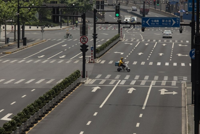 지난 5월 도시 전면 봉쇄 조치가 시행되던 당시 중국 상하이의 도로 /사진=블룸버그