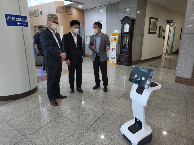 전남교육청  교육용 AI 로봇 보급 시작.