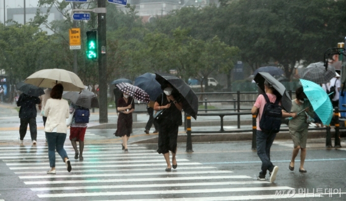 [사진]강풍 동반한 비