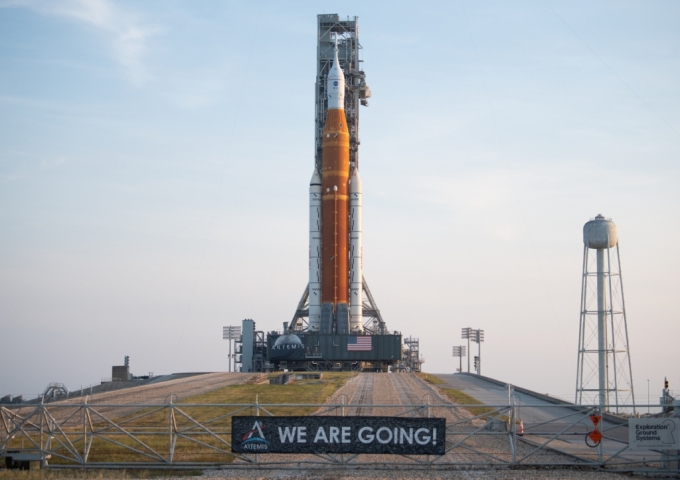 로켓 높이만 98.1m에 달하는 미국항공우주국(NASA)의 '우주발사시스템'(SLS). / 사진=미국항공우주국(NASA)
