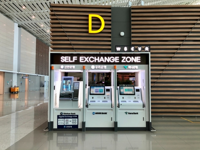 인천공항 제2여객터미널 무인환전존 3층 출국장 모습