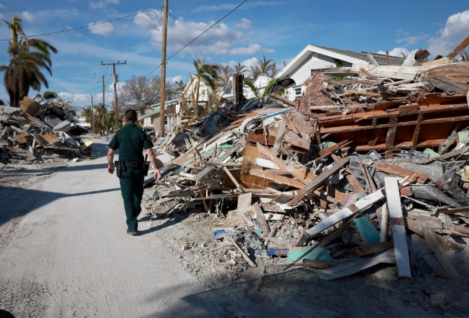 3일(현지시간) 허리케인 이언이 휩쓸고 간 미국 플로리다주의 건물들이 무너져내린 모습/AFPBBNews=뉴스1