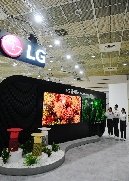 LG 𵨵 4Ϻ 갣  Ｚ ڿ  ѱ(KES 2022) (Bendable) ̹ ÷ TV ÷(FLEX)   ִ./=LG