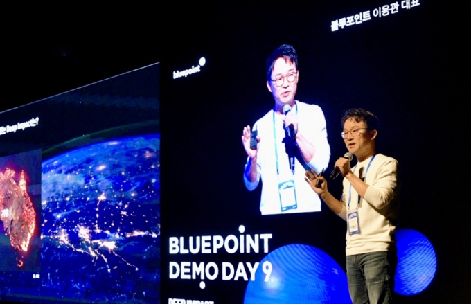 이용관 블루포인트 대표가 12일 서울 한남동 블루스퀘어에서 열린 '데모데이9 딥 임팩트'에서 키노트를 진행하고 있다. /사진=블루포인트파트너스 