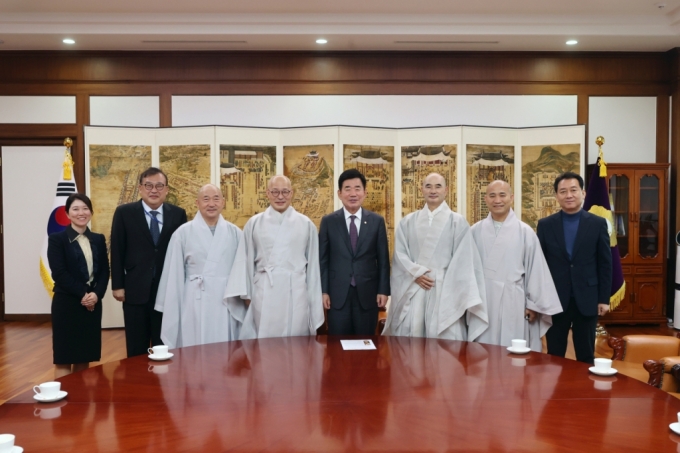 [사진]조계종 총무원장 만난 김진표 국회의장