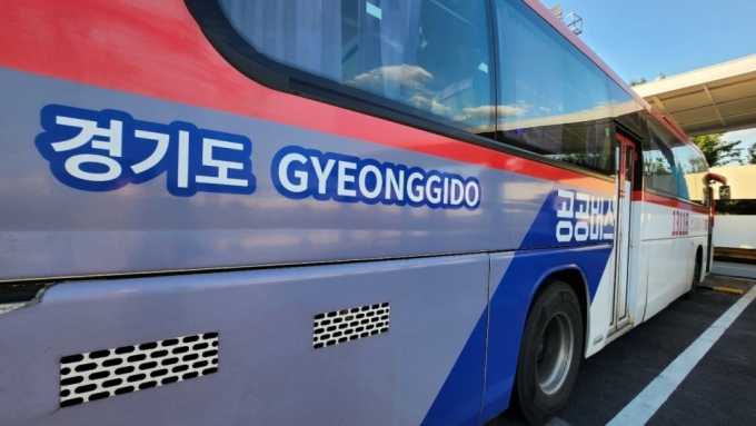 경기지역 13개 버스업체 오는 18일부터 광역 버스 입석 승차 전면 중단