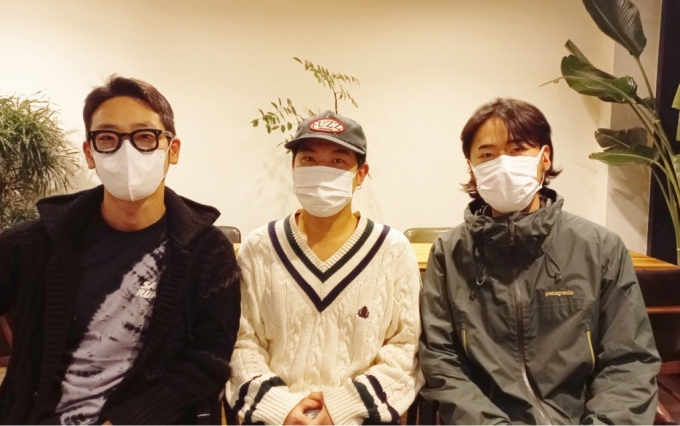 지난 12일 서울 성동구 카페에서 박종진씨(왼쪽), 문정제씨(가운데), 이종혁씨(오른쪽)을 만났다. 세 사람은 지난 9일 뚝섬 한강 공원에서 투신한 여성을 구조했다. /사진=김지은 기자