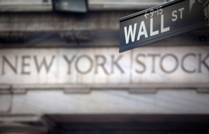 A Wall Street sign is pictured outside the New York Stock Exchange in New York, October 28, 2013. REUTERS/Carlo Allegri/File Photo/==1