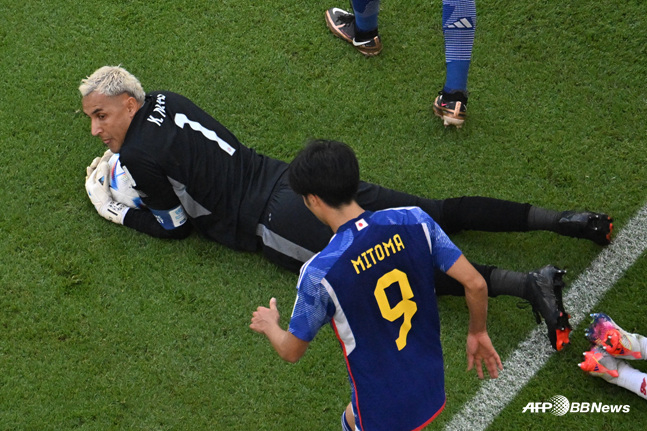 수차례 일본 공격을 막아낸 코스타리카 나바스 골키퍼(검은색 유니폼). /사진=AFPBBNews=뉴스1