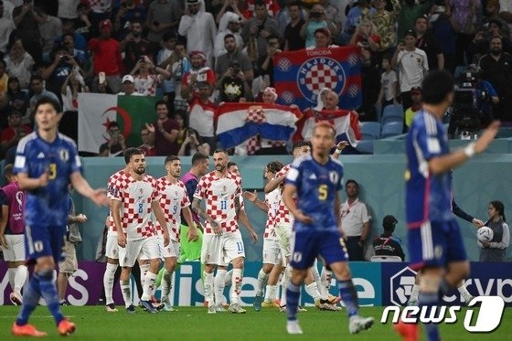 크로아티아 축구 국가대표팀이 2022 카타르 월드컵 16강 일본과 경기에서 동점골을 넣은 뒤 기뻐하고 있다. /AFPBBNews=뉴스1