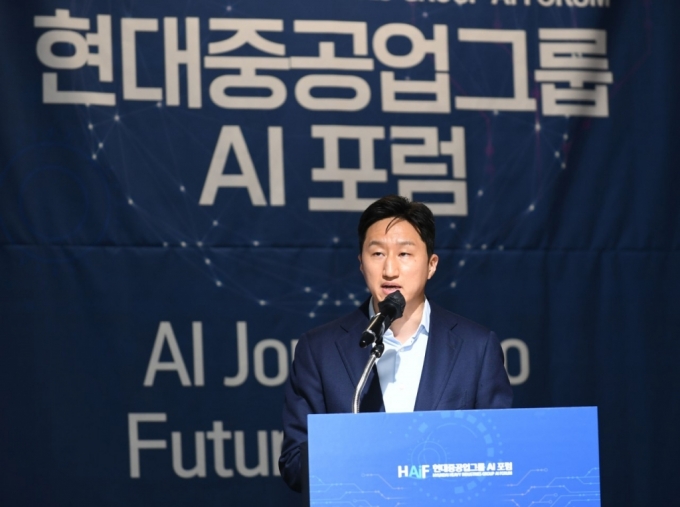 정기선 HD현대 사장이 6일(화) 서울대학교 글로벌공학교육센터에서 개최된 AI 분야 산학연 포럼 ‘현대중공업그룹 AI포럼’(HAIF)에 참석해 개회사 하고 있다./사진=현대중공업그룹