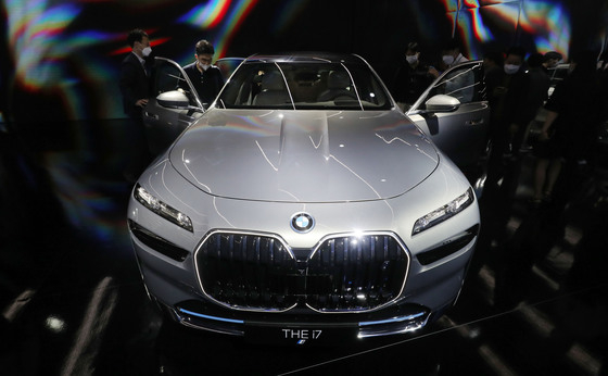 (=1) ڼ  = BMWڸư 24  빮 빮ö(DDP)  BMW  2022 11   Ÿ ÷׽  7ø ϰ ִ.  2022.5.24/1  