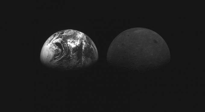 11월 28일 다누리가 촬영한 지구(왼쪽), 달 사진./사진제공=과기정통부
