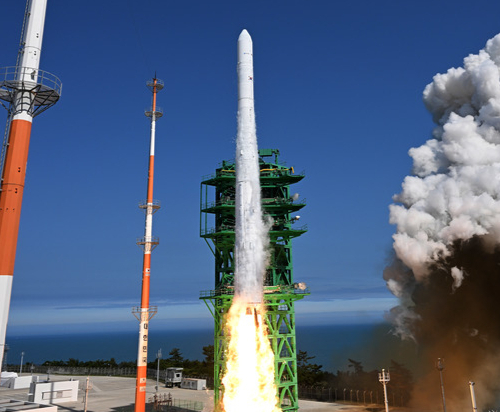 순수 국내기술로 제작된 한국형 최초 우주발사체 &#039;누리호&#039;(KSLV-II)&#039;가 지난 6월 21일 전남 고흥군 나로우주센터에서 성공적으로 발사되고 있다. / 사진=뉴스1