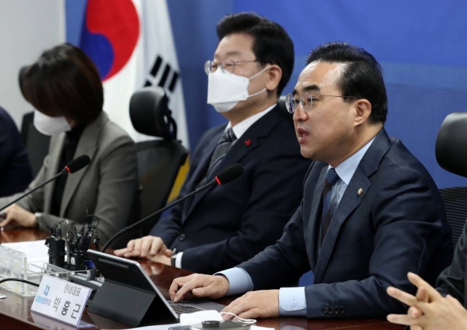 박홍근 더불어민주당 원내대표가 6일 오전 서울 여의도 국회 의원회관에서 열린 확대간부회의에서 발언을 하고 있다. / 사진제공=뉴시스
