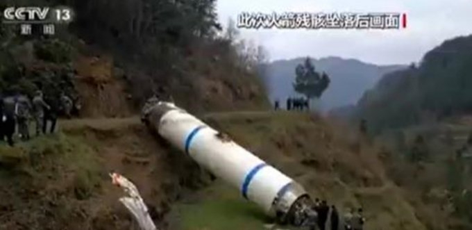 2020년 3월 중국의 창정 3B호 로켓의 잔해가 중국 남서부 지역에 떨어진 모습. / 사진=트위터