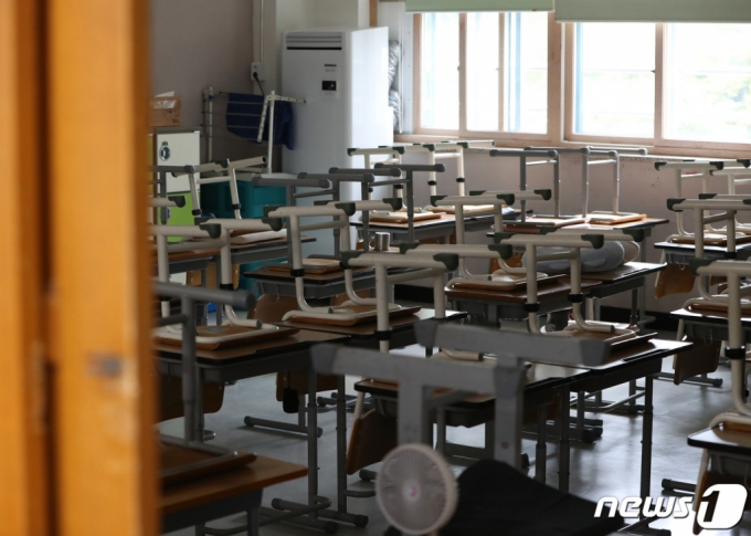 지난해 9월 경기 화성시의 한 학교가 원격수업을 실시해 교실이 텅 빈 모습을 보이고 있다. /사진=뉴스1