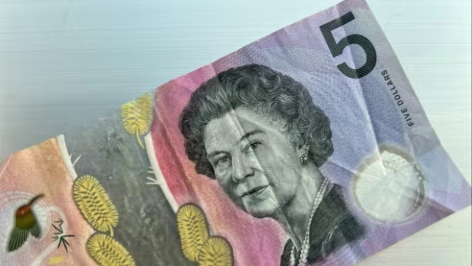 고 엘리자베스 영국 여왕의 초상화가 담긴 호주 5달러 지폐/사진제공=게티 이미지