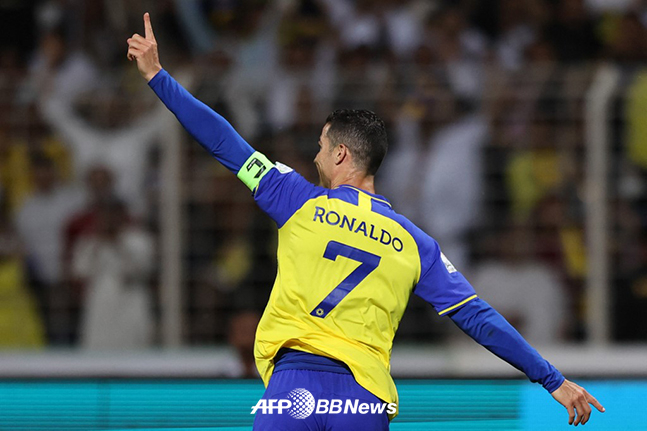 알나스르 크리스티아누 호날두가 10일 알와흐다전에서 골을 터뜨린 뒤 기뻐하고 있다. /AFPBBNews=뉴스1